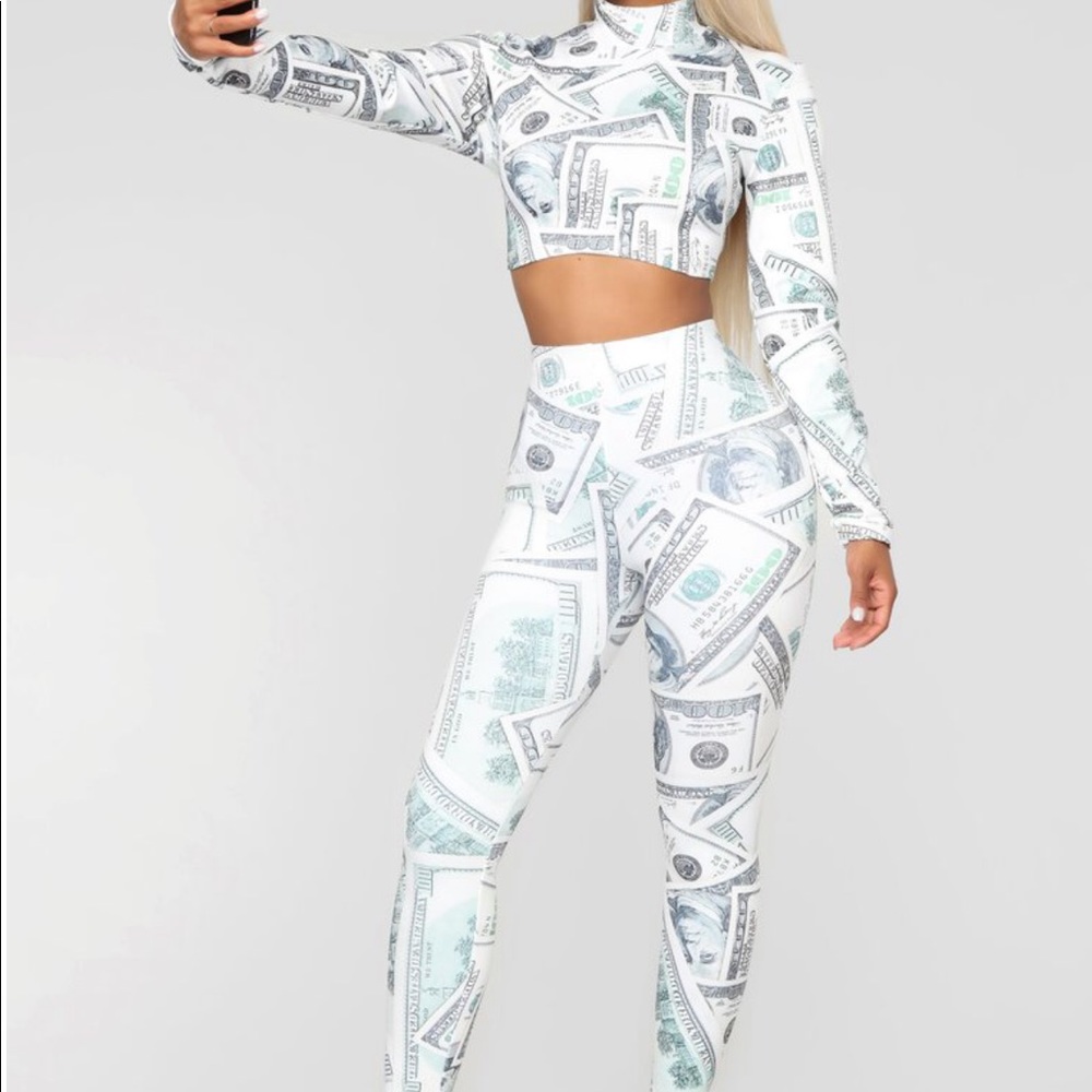 Legging set.